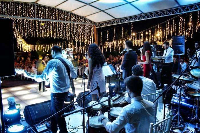 Her etkinliğe özel müzik konsepti oluşturan profesyonel ekip ile sahne performansında kaliteyi ve eğlenceyi bir arada sunan organizasyon çözümleri